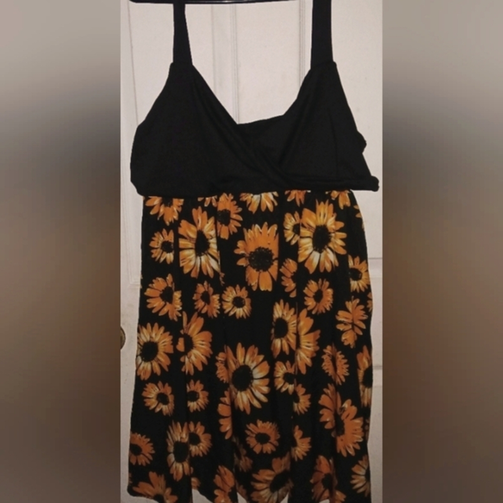 Shein Curve Vcay - Sleeveless Plus Size Sunflower Pattern Dress. Size 18(3XL)